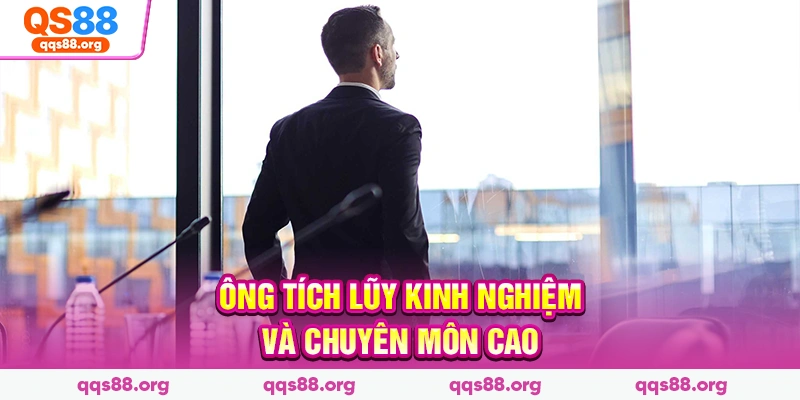 Ông tích lũy kinh nghiệm và chuyên môn cao